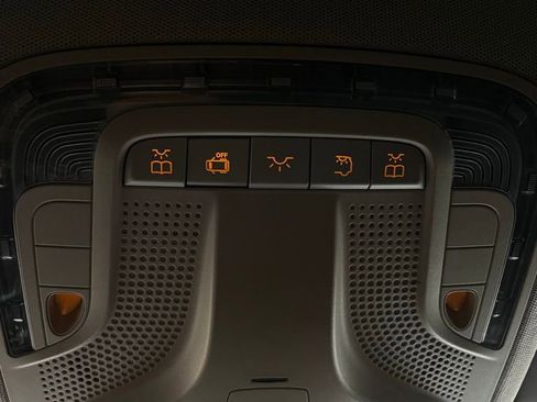 Used 2018 Mercedes-Benz Metris Passenger w/ Premium Exterior Package image 37