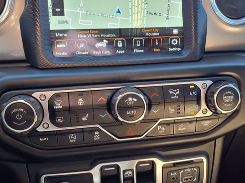 Used 2021 Jeep Wrangler Unlimited Sahara image 7