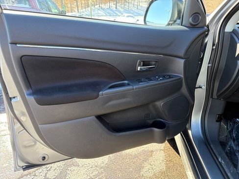 Used 2025 Mitsubishi Outlander Sport ES image 13