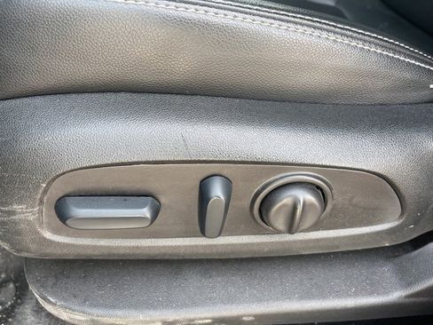 Used 2024 GMC Terrain SLT image 14