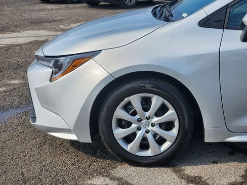 Used 2025 Toyota Corolla LE image 8