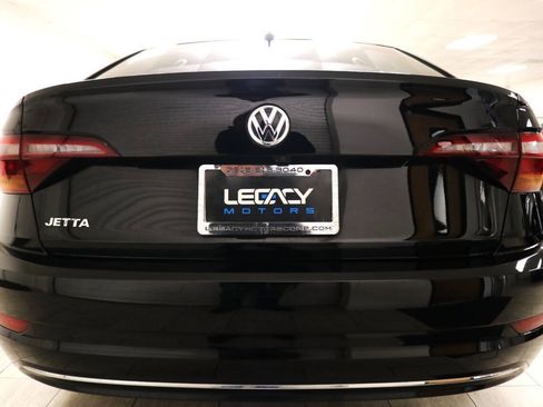 Used 2019 Volkswagen Jetta SE w/ Cold Weather Package FWD image 7