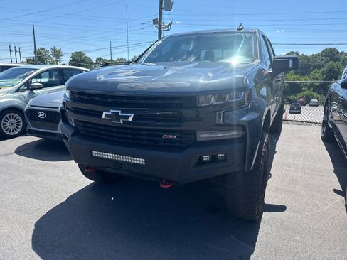 Used 2021 Chevrolet Silverado 1500 LT Trail Boss w/ Convenience Package II AWD/4WD image 2