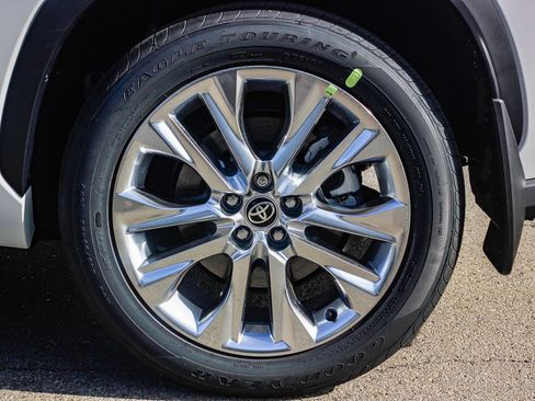 New 2026 Toyota Highlander Limited image 11