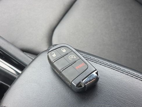 Used 2025 Jeep Compass Limited AWD/4WD image 33