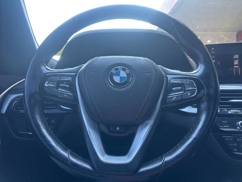Used 2019 BMW 530e w/ Convenience Package image 9