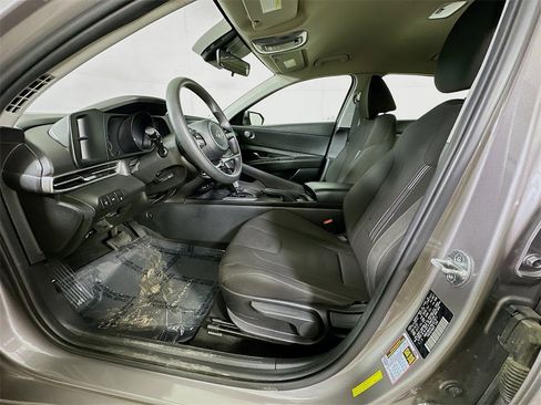 Used 2022 Hyundai Elantra SEL image 14