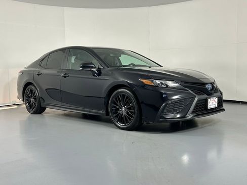 Used 2022 Toyota Camry SE w/ Convenience Package image 1