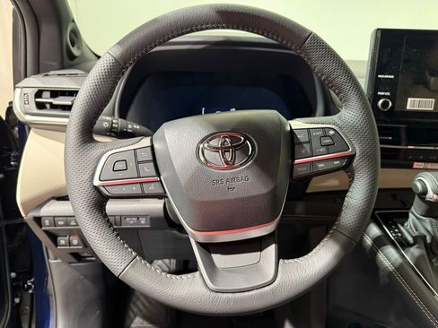 New 2026 Toyota Sienna Platinum image 27