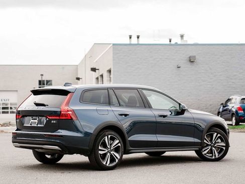 Used 2026 Volvo V60 B5 Cross Country Plus w/ Climate Package image 5