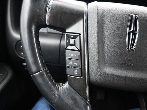 Used 2015 Lincoln Navigator Base image 20
