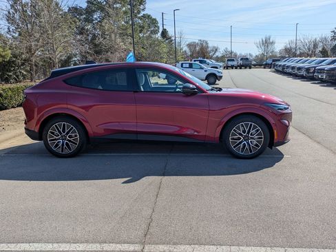 Certified 2025 Ford Mustang Mach-E Premium image 3