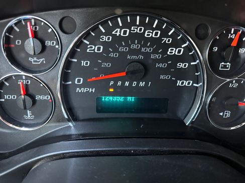 Used 2017 Chevrolet Express 2500 RWD image 24
