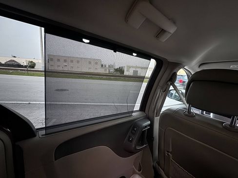 Used 2014 Chrysler Town & Country Touring-L w/ Driver Convenience Group FWD image 43