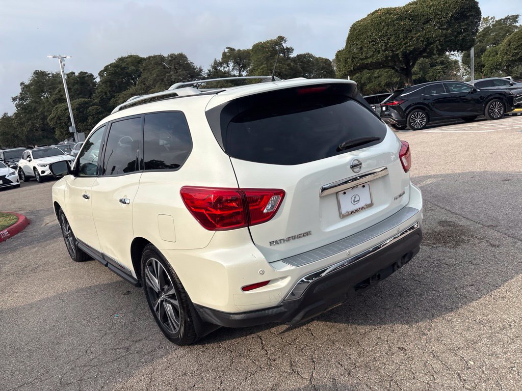 Used 2018 Nissan Pathfinder Platinum FWD image 3