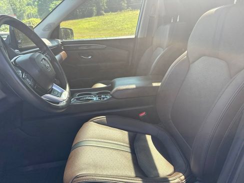 Used 2025 Honda Pilot Elite image 17