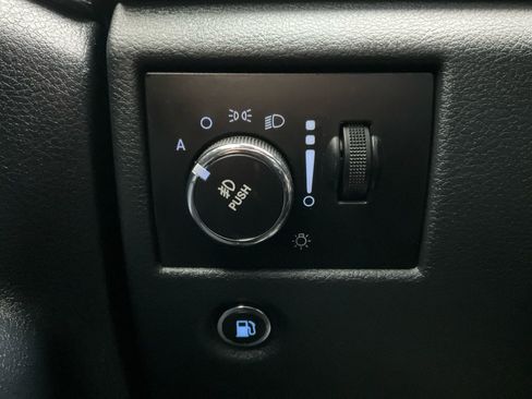 Used 2014 Jeep Grand Cherokee Overland w/ Advanced Technology Group image 21