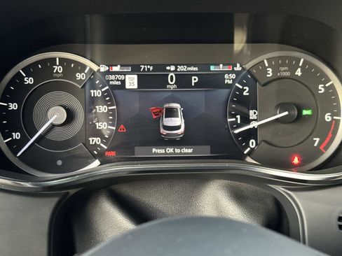 Used 2023 Jaguar F-PACE R-Dynamic S image 31