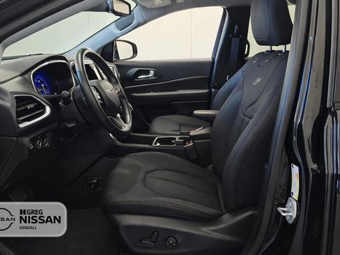 Used 2018 Chrysler Pacifica Touring Plus w/ S Appearance Package FWD image 6