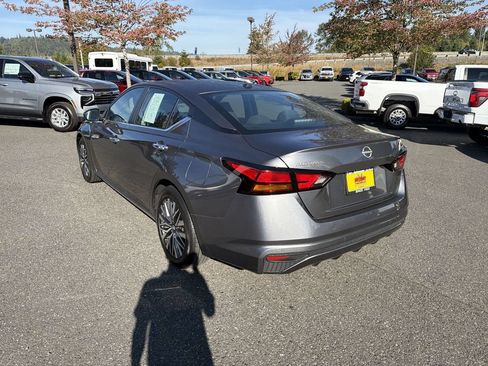 Used 2023 Nissan Altima 2.5 SV FWD image 7