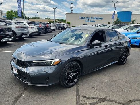 Used 2025 Honda Civic Sport image 3