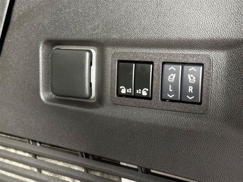 Used 2024 GMC Yukon AT4 w/ AT4 Premium Plus Package AWD/4WD image 42