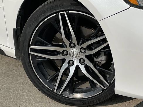 Used 2021 Honda Accord Touring image 9