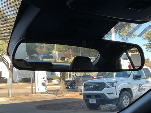 Used 2025 Toyota Camry SE image 27