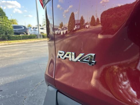 Used 2019 Toyota RAV4 XLE FWD image 34
