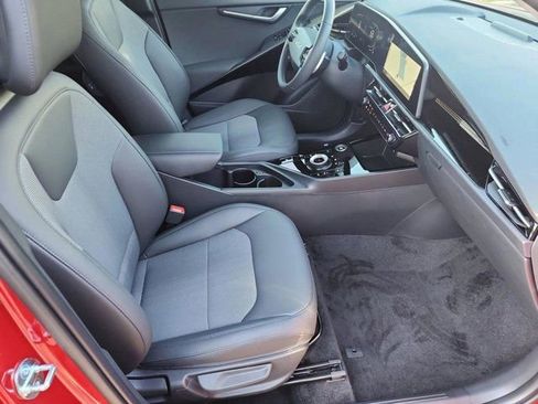 New 2025 Kia Niro EX w/ EX Cold Weather Package FWD image 4