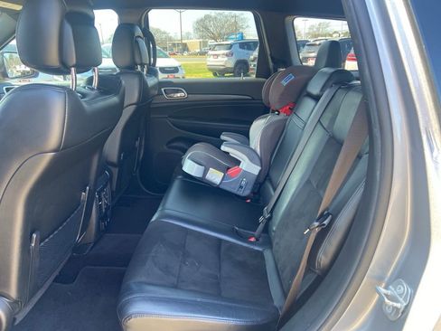 Used 2019 Jeep Grand Cherokee Laredo w/ Security & Convenience Group image 24