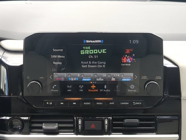 Used 2025 Nissan Pathfinder SL FWD image 21