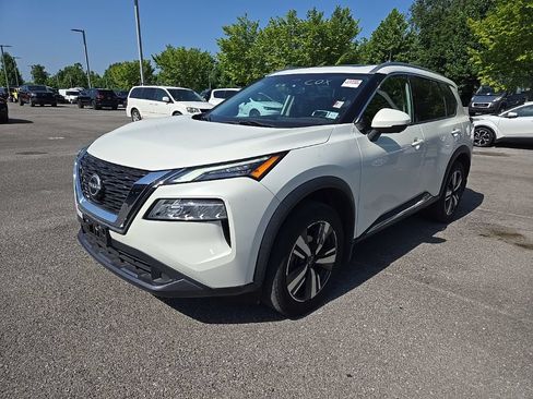 Used 2023 Nissan Rogue SL AWD/4WD image 3