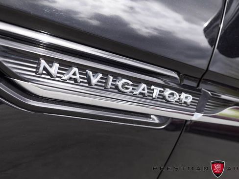 Used 2022 Lincoln Navigator L Reserve w/ Monochromatic Package image 8