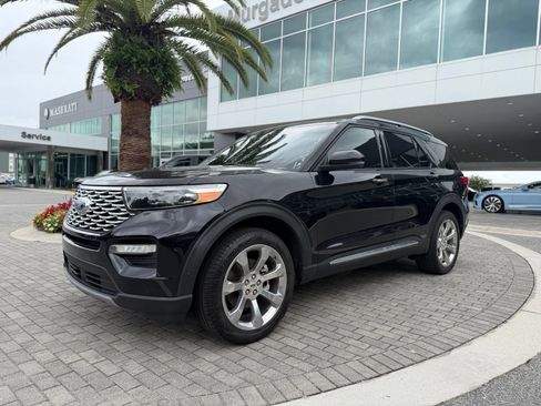 Used 2020 Ford Explorer Platinum w/ Premium Technology Package AWD/4WD image 12
