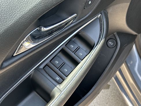 Used 2018 Chevrolet Cruze LT w/ Convenience Package FWD image 14
