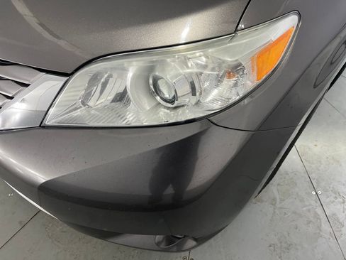 Used 2017 Toyota Sienna XLE image 35