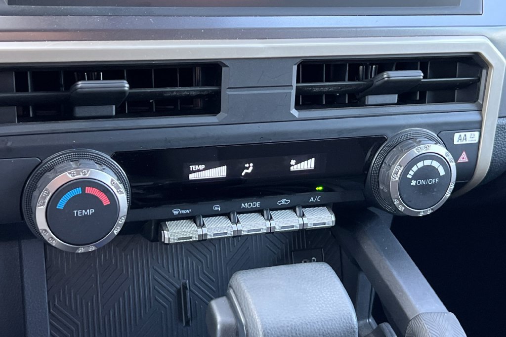 Certified 2025 Toyota Tacoma SR5 AWD/4WD image 23