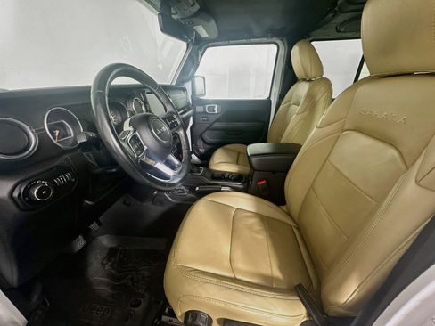 Used 2018 Jeep Wrangler Unlimited Sahara w/ Dual Top Group AWD/4WD image 13