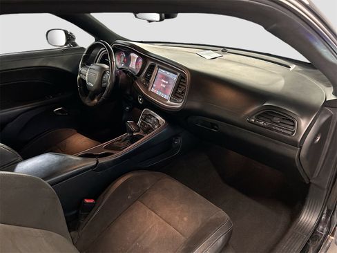 Used 2022 Dodge Challenger R/T w/ Plus Package image 28