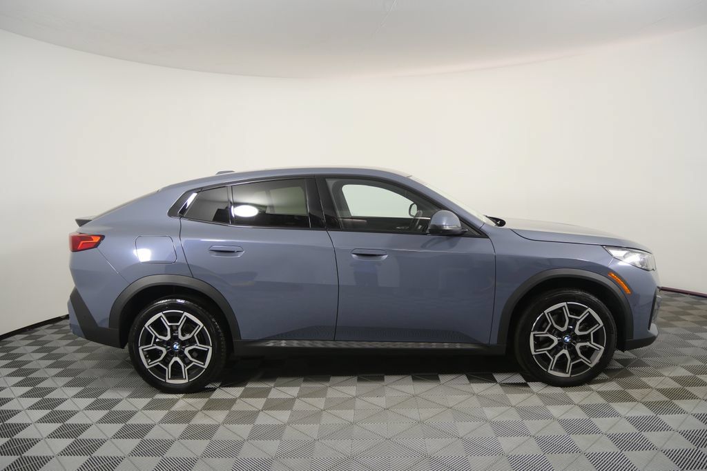 Certified 2025 BMW X2 xDrive28i AWD/4WD image 3