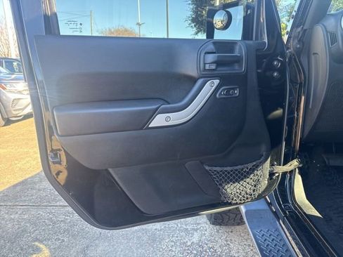 Used 2017 Jeep Wrangler Unlimited Sahara image 20