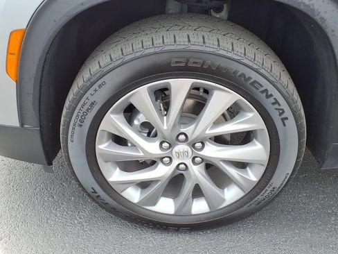 Used 2025 Buick Enclave Preferred AWD/4WD image 9