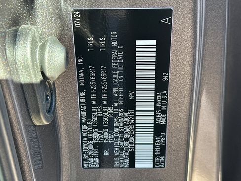 Used 2024 Toyota Sienna XLE image 31