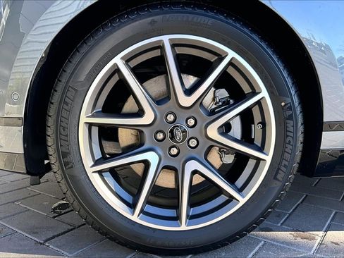 New 2026 Land Rover Range Rover Velar Dynamic SE image 12