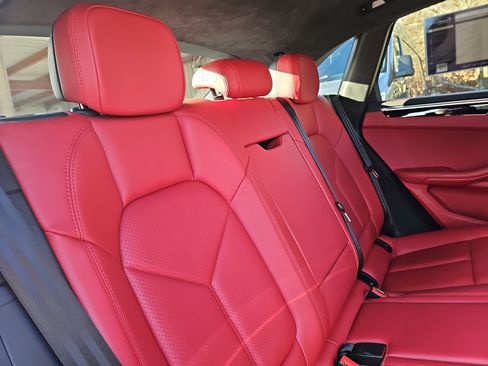 Used 2021 Porsche Macan Turbo image 12