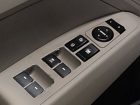 Used 2017 Hyundai Elantra SE image 27