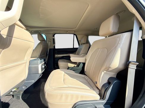 Used 2022 Ford Expedition Limited image 27