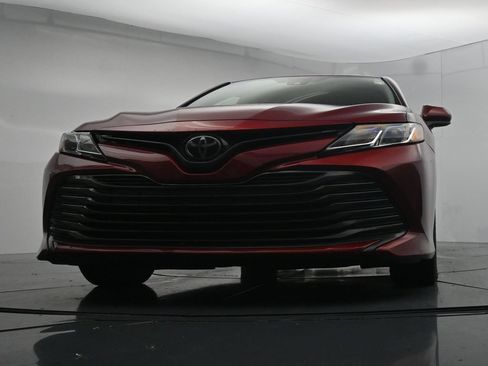 Used 2019 Toyota Camry LE FWD image 19
