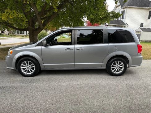 Used 2019 Dodge Grand Caravan SXT image 3